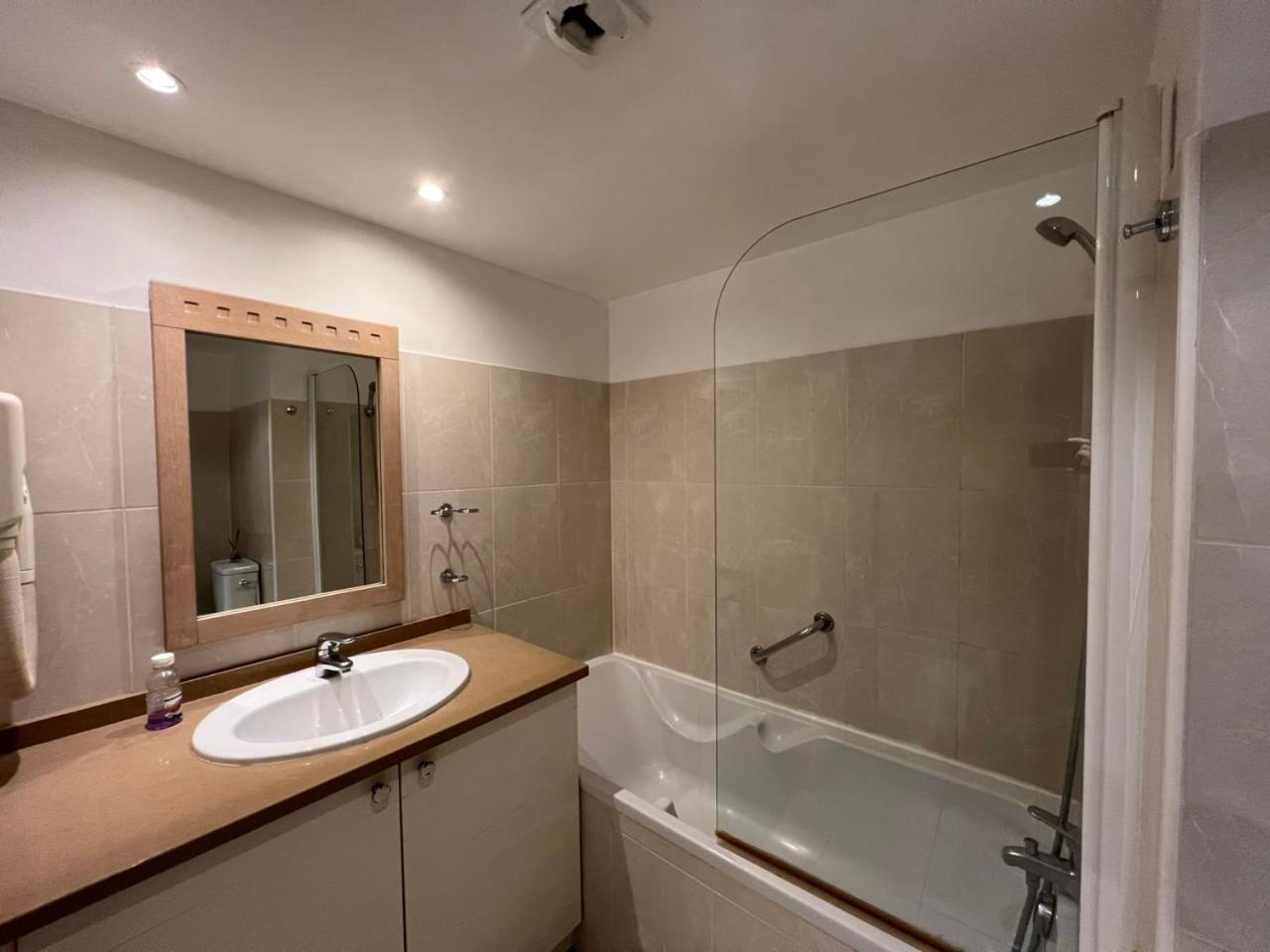 Appartement A079 Confortable Sur Carnot -1 *