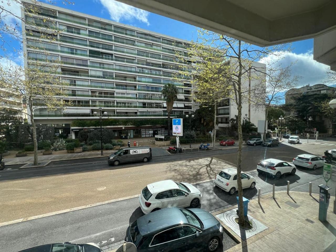 A079 Confortable Sur Carnot -1 *